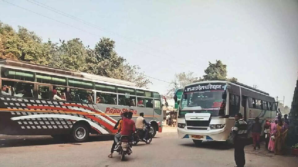 Mp News: निवाड़ी को जिला बने हुए 4 साल नगर में स्थाई बस स्टैंड तक नहीं