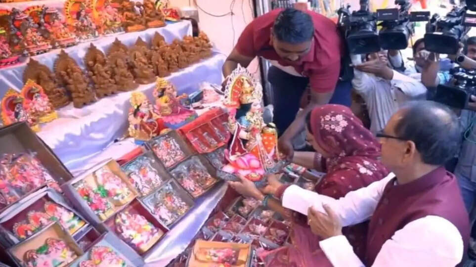 MP Election 2023: 'कमलनाथ ने तो कांग्रेस को ही अपनी चक्&zwj;की में पीस दिया', CM शिवराज का निशाना