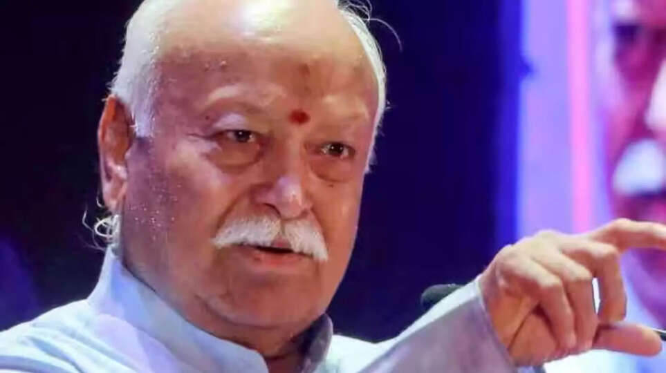 'हिंदू राष्ट्र तो बना है, बस हमें पहचानना है', यूपी में बोले RSS चीफ मोहन भागवत, युवाओं से कही ये बात