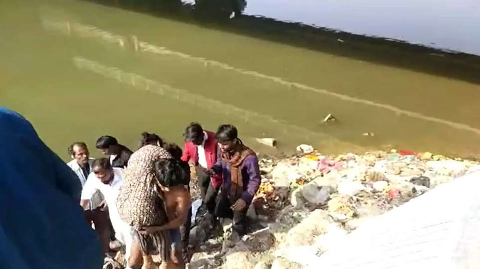 एमपी के देवास में शिप्रा नदी में कूदी युवती की 'टीपू सुल्तान' ने बचाई जान