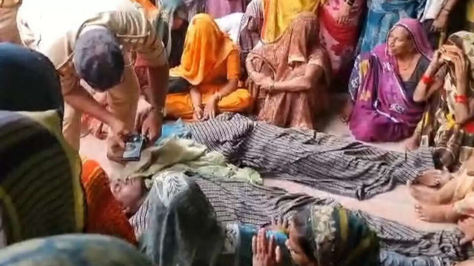 आधी रात को उजड़ गया परिवार: मथुरा में पति-पत्नी और 3 बच्चों की मौत, पुलिस भी हैरान