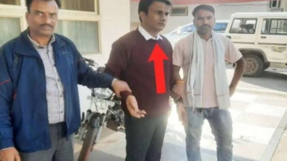 lokayukta caught Women and Child Development Project Officer taking bribe 5000 Rs