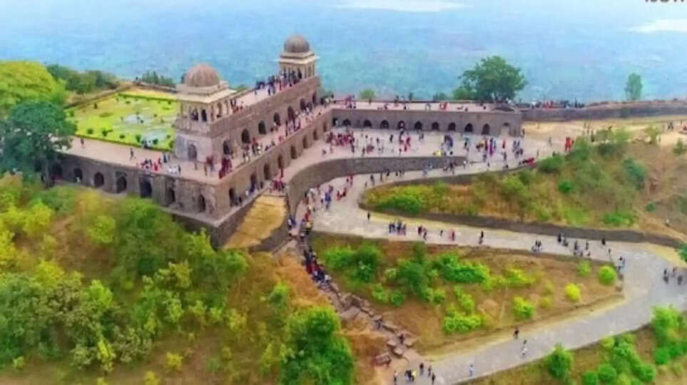 MP Rani Roopmati Fort: