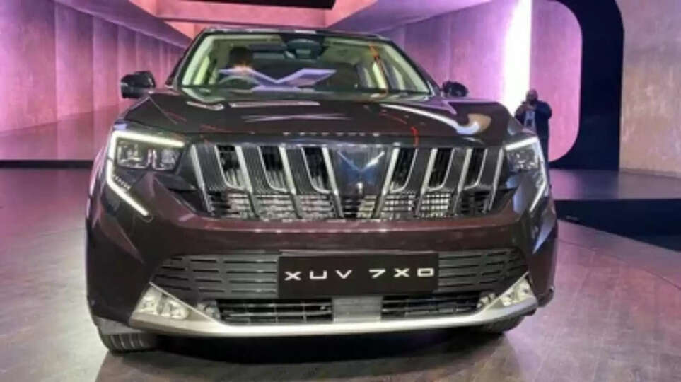 Mahindra XUV 7XO interior triple screen setup