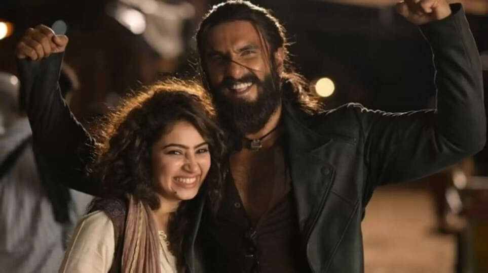 Dhurandhar box office collection day 11,   धुरंधर बॉक्स ऑफिस कलेक्शन, Ranveer Singh Dhurandhar collection, Dhurandhar vs Sanju PK records,  Dhurandhar total box office,  Ranveer Singh blockbuster movie, Hindi box office news,