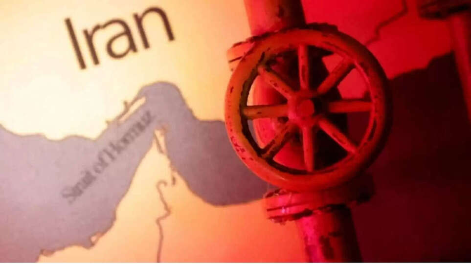 Hormuz Strait news ​Iran closes Strait of Hormuz ​Global oil price impact ​Iran vs USA tension 2026 ​World economy news Hindi ​Crude oil supply chain disruption ​ईरान-अमेरिका विवाद ​होर्मुज स्ट्रेट बंद