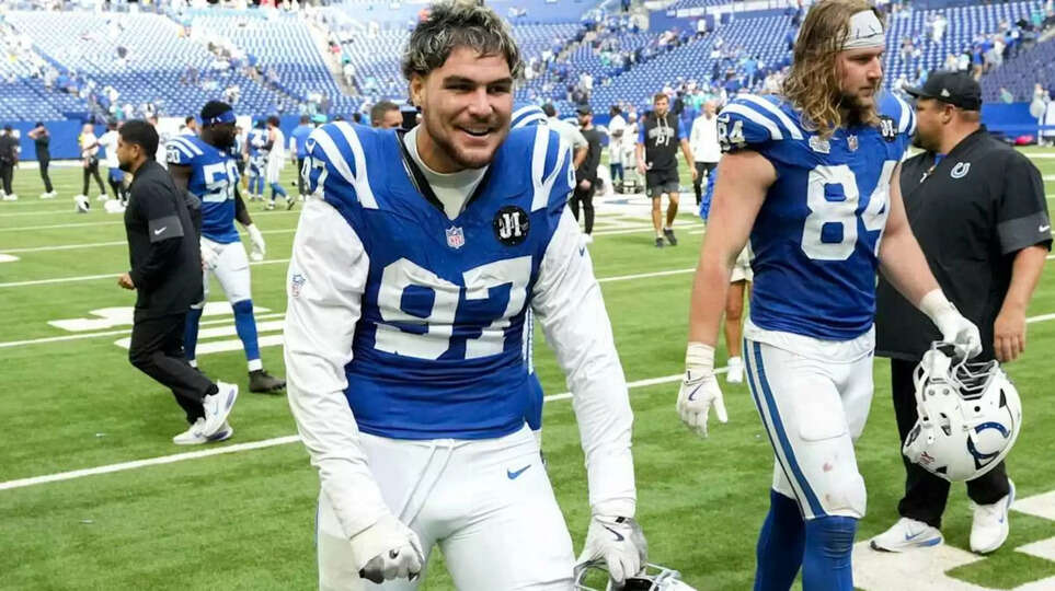 Laiatu Latu picks off Patrick Mahomes, Colts score to take 7-0 lead